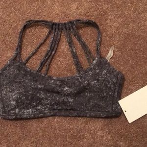 Lululemon Lighten Up Bra size 6 EUC
